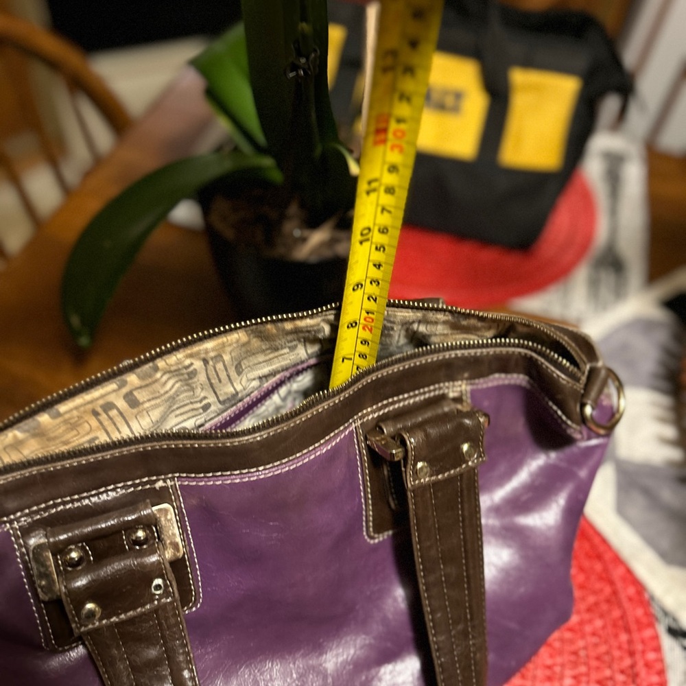 Guess Purse - Picture 11 of 14
